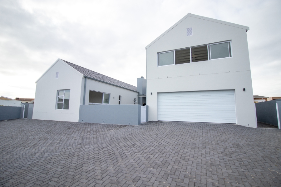 4 Bedroom Property for Sale in Yzerfontein Western Cape